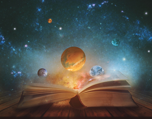 Buch über dem Planeten und Sterne schweben.