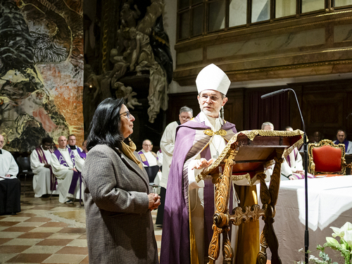 142 Jugendliche und Erwachsene auf dem Weg zur Taufe